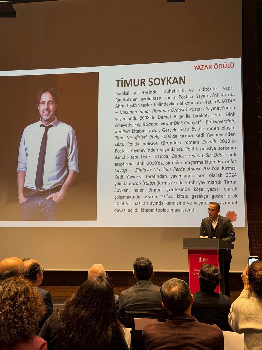 Türkiye Yayıncılar Birliği, beni, Murat Ağırel ile İsmail Arı’yı Düşünce ve İfade Özgürlüğü ödülüne layık gördü. İzmir’de etkinlikte olduğum için törene katılamadım. Türkiye Yayıncılar Birliği’ne çok teşekkür ederim.