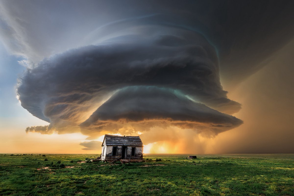 laurenbacawx's tweet photo. 1/ My top 10 storm photos of 2025!

1. Nara Visa, NM
2. Kit Carson, CO
3. Nara Visa, NM
4. Morton, TX https://t.co/KzDcE8xDQr