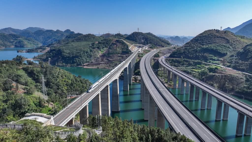 Román Meyer Falcón tweet media