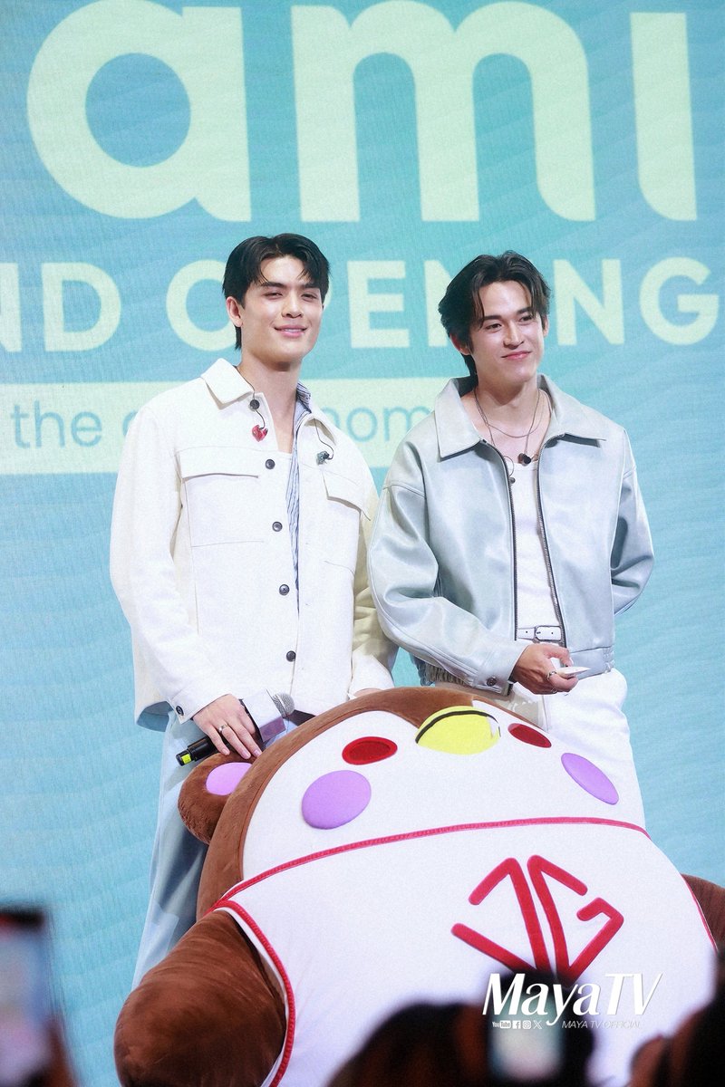 Snapshot #MAYATVOFFICIAL | ครอบครัวสุขสันต์🐻🐧🍼✨️ POPS J #JossWayar DADA G #GawinCaskey พา BABY #GUINZLY มาร่วมงาน mami GRAND OPENING—the feel-good moment 🩵 

Int.📽🔗youtu.be/X8z4_GNTGic?si…

MAMI X JOSSGAWIN GUINZLY
#MamixJossGawin
#MAYATVOFFICIAL 
#JossGawin #จอสกวิน