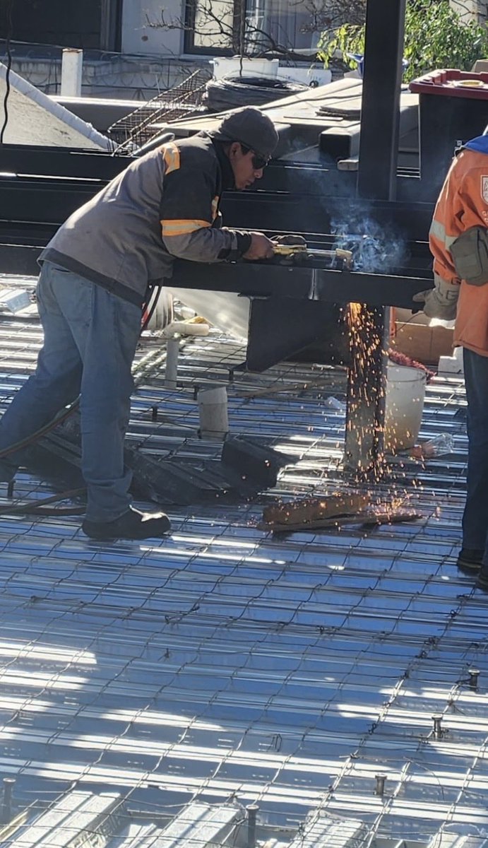 coolgirlfriend's tweet photo. 🚨 DENUNCIANDO ILEGALIDAD! El municipio nos muestra un escrito de que la obra en Fte. de Diana #78 NO TIENE LICENCIA DE CONSTRUCCIÓN para esa obra y que está infringiendo los lineamientos legales en Desarrollo Urbano! LA CONSTRUCCIÓN SIGUE CON LOS SELLOS PUESTOS! @inakimanero https://t.co/JSkRyRyQch