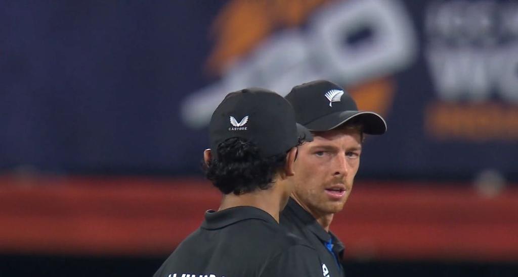 klassic_prasant's tweet image. 🇳🇿 New Zealand Won the match by 61 Runs against Sri Lanka 🇱🇰

- Player of The match goes To Rachin Ravindra ! Kiwis Captain Santner Faught Well By Bat 🔥

What a Spell By Matt Henry !
#NZvsSL #SLvsNZ