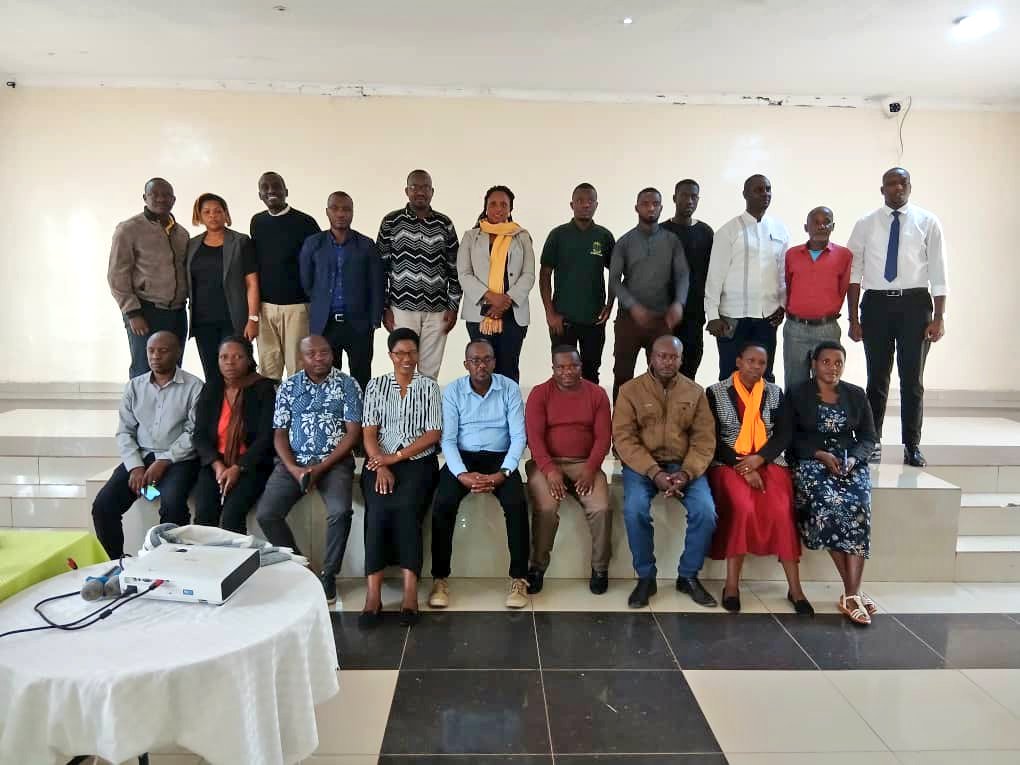 RusiziDistrict's tweet photo. Uyu munsi mu cyumba cy'inama cya @Hotelprogress ku bufatanye n'umuryango @refacrwanda1 hasojwe inama y'iminsi 2 ku burezi budaheza n'uburyo bwo gushaka abarezi  bafite ubumenyi mu gufasha abafite ubumuga. https://t.co/COGHofwnJl
