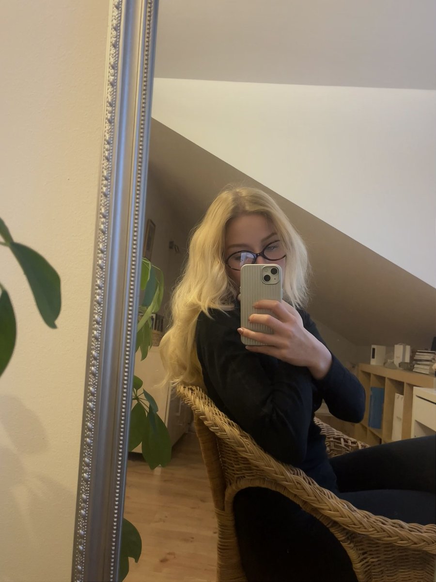 Karolina tweet media