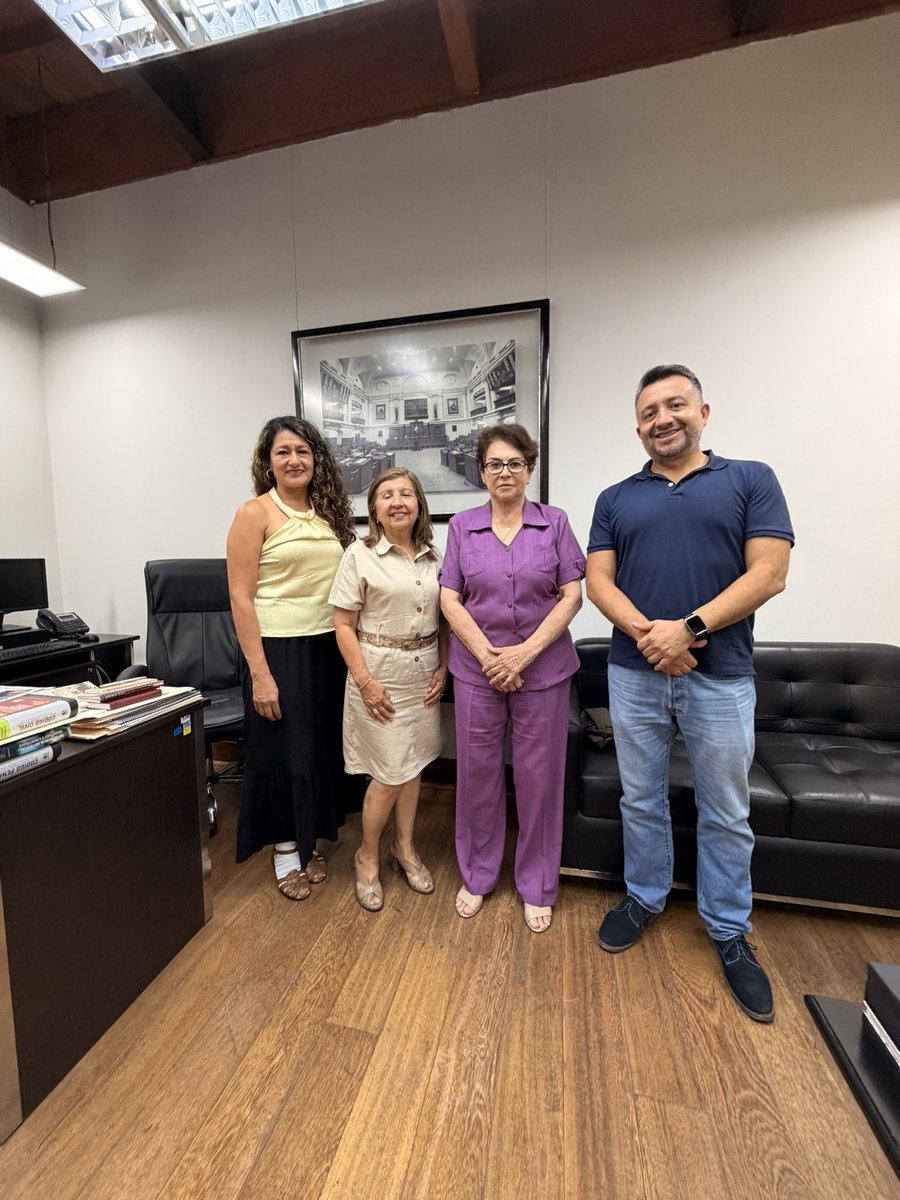 📌 #SemanaDeRepresentación
Sostuvimos una reunión con el Sindicato de COFOPRI, quienes impulsan la implementación de la Ley 32522 que autoriza la actualización de la escala remunerativa de los funcionarios y servidores públicos de la entidad sujetos al régimen laboral del DL 728.