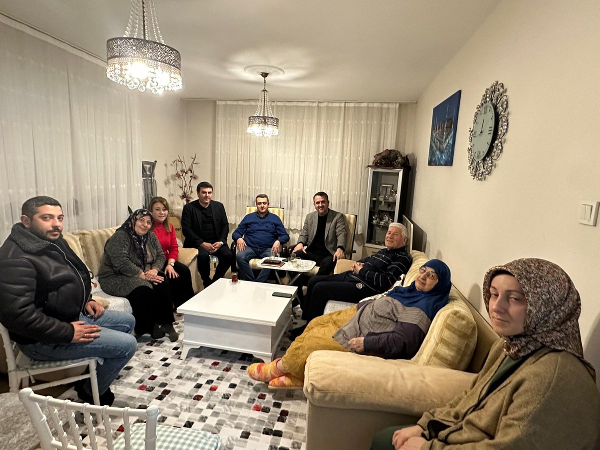 📍Osmangazi Mahallesi

"Ramazan'ın bereketini Çetin ailesi ile paylaşıyoruz!"

İlçe Başkanımız Sn. <a href="/TarkanDuzman/">Tarkan DÜZMAN</a> , yöneticilerimiz ve mahalle başkanımızla birlikte İftarda Osmangazi Mahallesi sakinlerinden Selahattin Çetin bey ve kıymetli ailesine misafir oldular.