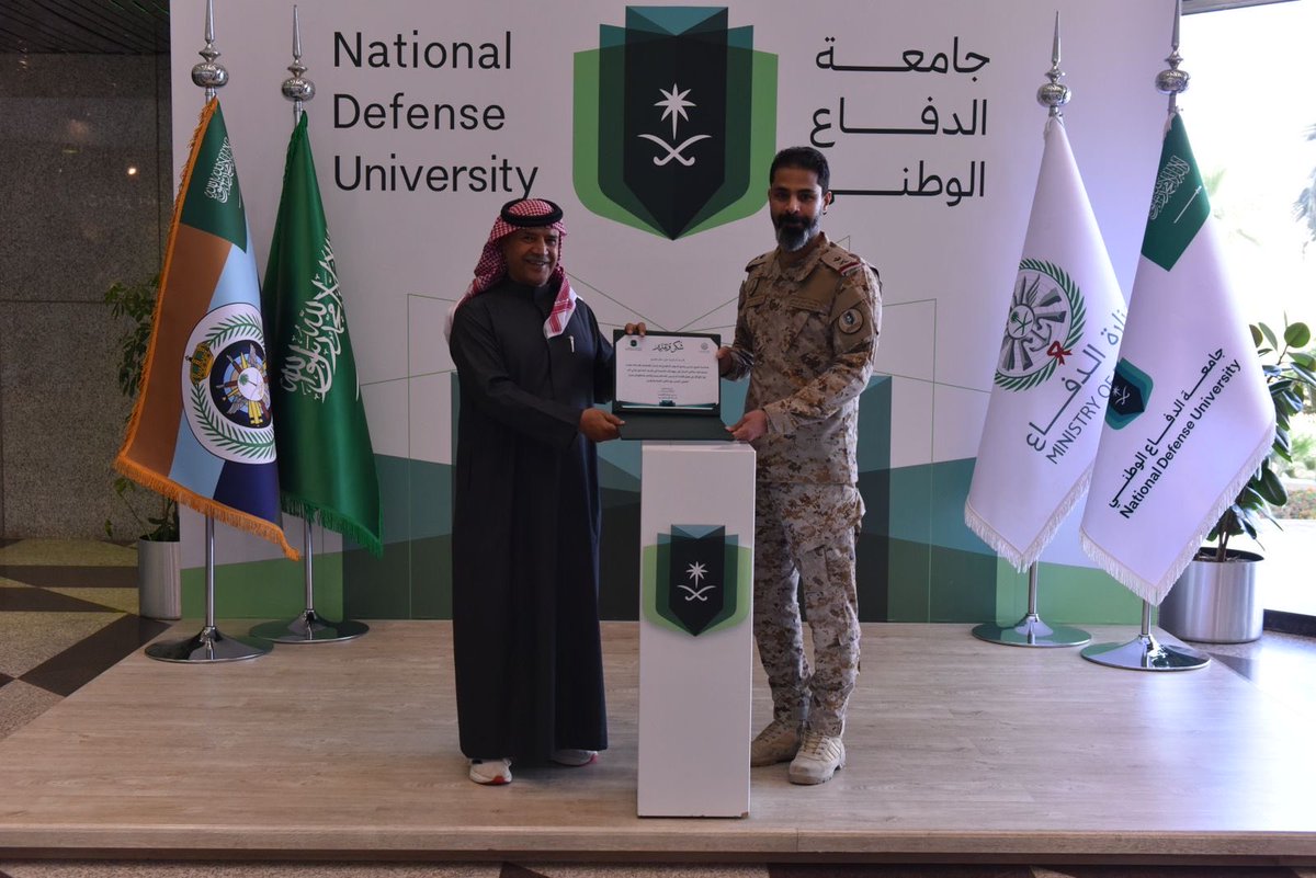 DrAliDAlanazi's tweet photo. تشرفت اليوم وزملائي د احمد المعيدي والاستاذ مشعل الوعيل بمقابلة رئيس #جامعة_الدفاع_الوطني اللواء ركن #محمد_جدوع_الرويلي وشكره على دعم برنامج  #الدبلوم_التنفيذي_للدراسات_الإعلامية بالجامعة،  وسعدنا بالتكريم  من قائد #كلية_الحرب اللواء ركن #بدر_العتيبي وبحضور عميد الكلية اللواء ركن #مشعل_الحارثي وبحضور كذلك مدير البرنامج العقيد ركن #فهد_الكرك. ونشكر الدارسين في البرنامج على تفاعلهم واجتهادهم خلال دراستهم.
@modgovksa