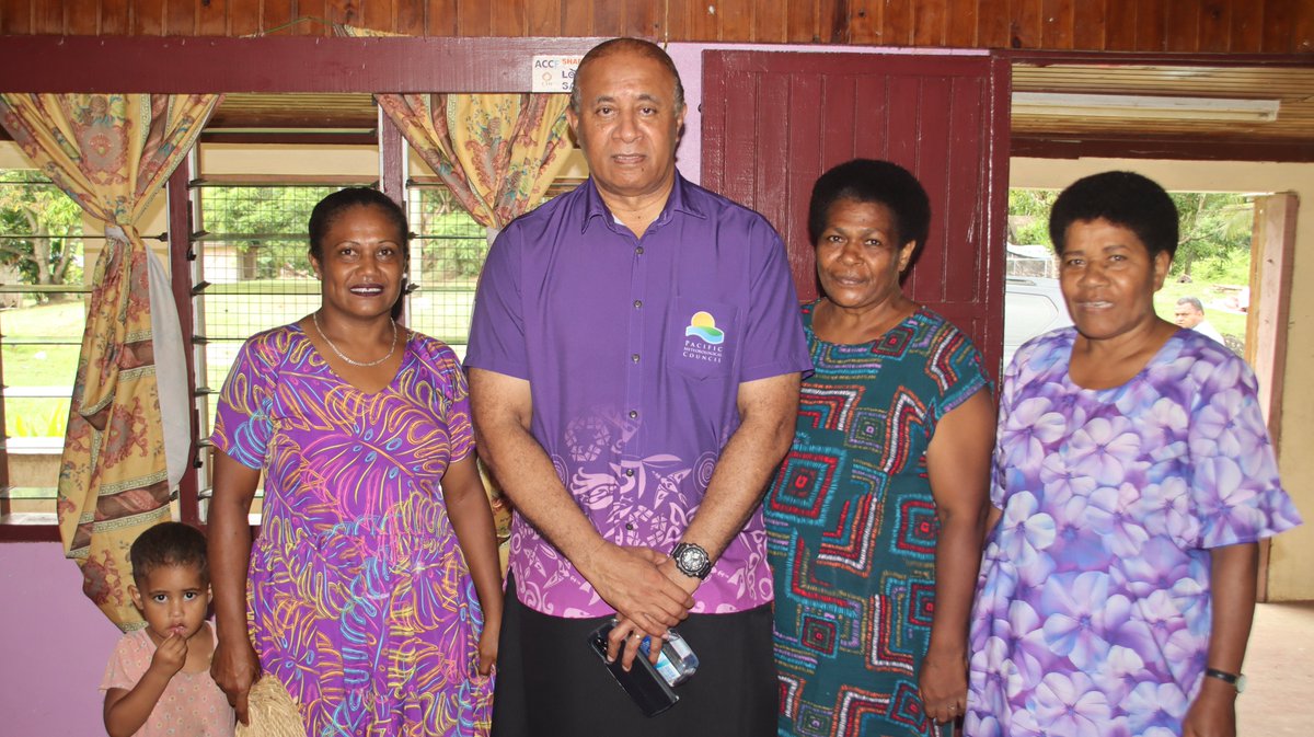 publicworksfiji's tweet photo. Hon. Ro Filipe Tuisawau led a Ministry delegation to Nalele & Semo villages, Nadroga, to thank the Vanua o Tabanivono & Mataviavia for their swift support after the Queens Highway collapse on 11 Feb.
#FijiNews #pwdfiji #infrastructurefj https://t.co/79j4UwUQ9y