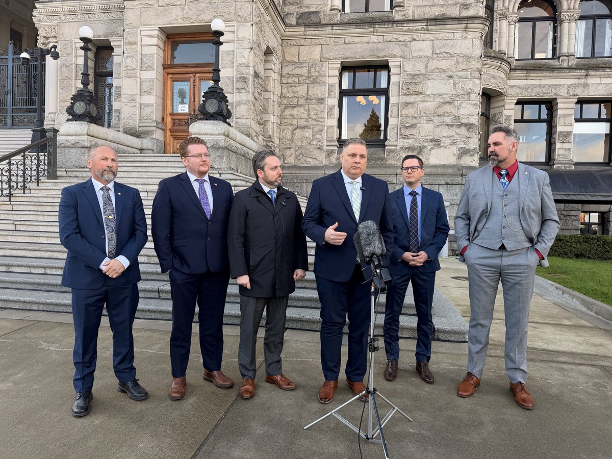 katiederosayyj's tweet image. Five BC Conservative MLAs - @WardStamer @gavindew @MLABrennanDay @KielGiddens @McInnis_4MLA - are endorsing @PeterMilobar as B.C. Conservative leader. 

Milobar says there are more MLAs supporting him that will be coming forward in the future. 

#bcpoli