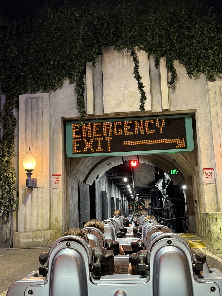 CoasterK24's tweet photo. Well i almost got to the Aerosmith concert. I was the second train after reopen and we did not get close. The catapult never latched on. As you can see, its mid launch course. Tough day for the ride and park. https://t.co/2m8rOj3sxB