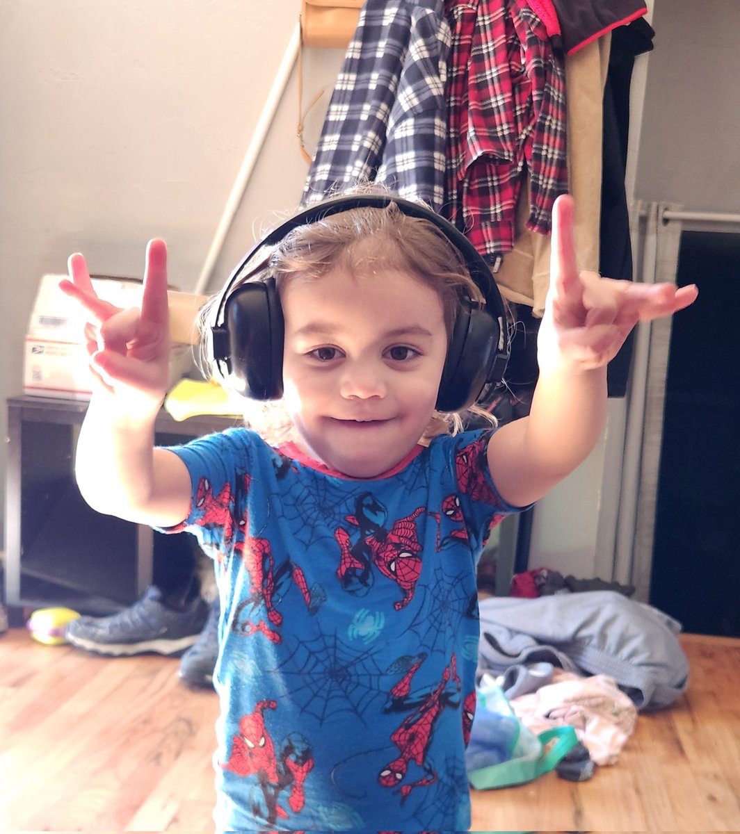 Salsafucation's tweet photo. Rock and roll baby lol https://t.co/YVMjsR1NxK