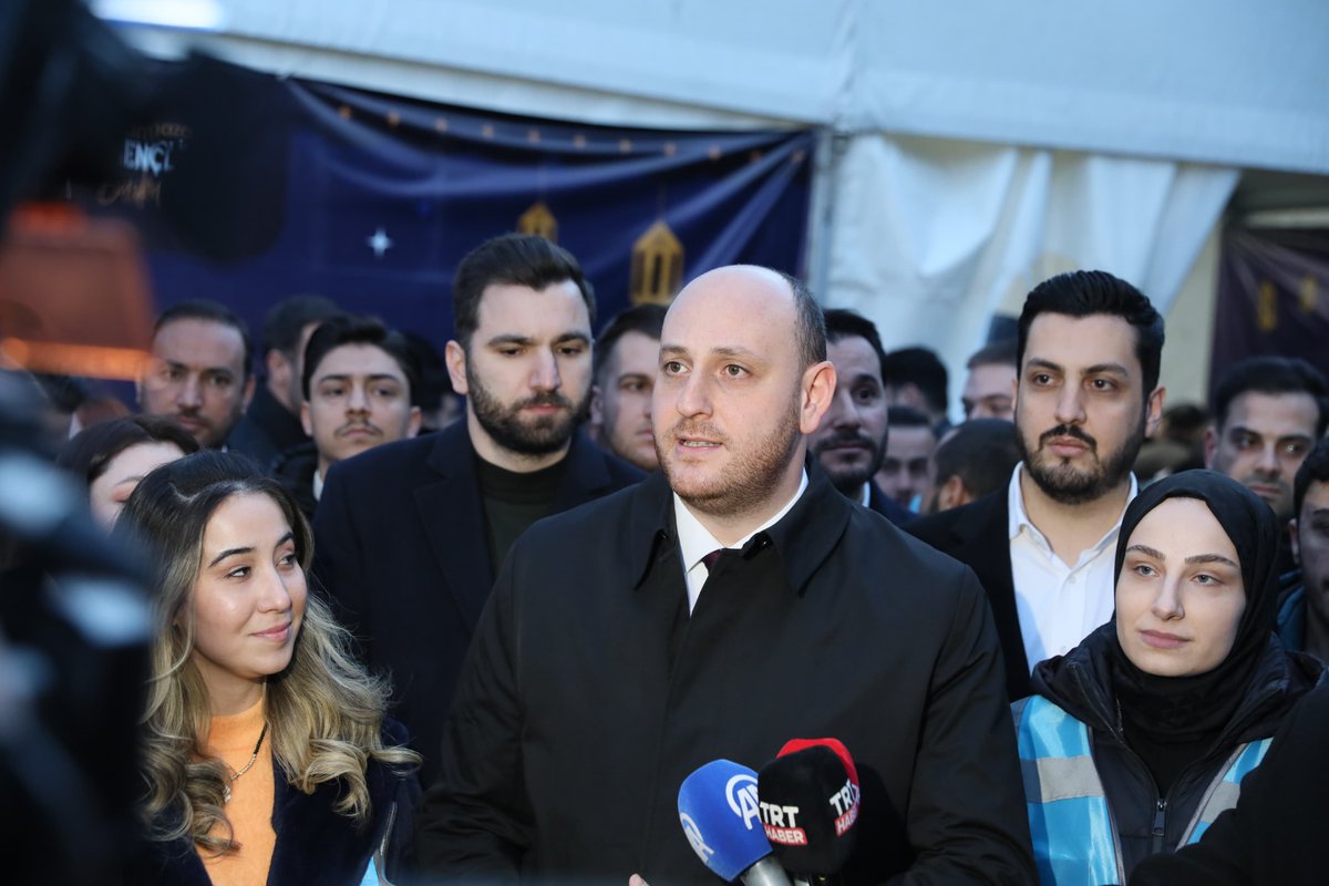 abuyukgumus's tweet photo. AK Gençlik Ankara İftar Çadırı’nda orucumuzu genç kardeşlerimizle birlikte açtık.

Bizim için hatırası ve anlamı özel olan bu çadırda, aynı samimiyeti ve kardeşliği bir kez daha yaşadık.

Gençliğin heyecanı, birlik ruhumuzu büyütmeye devam ediyor.

#MilletimizleNiyetimizBir https://t.co/FyIZPZKzX9