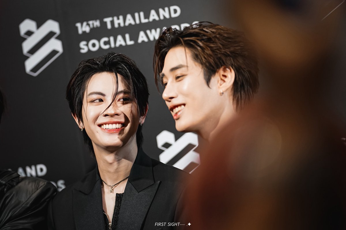 ไม่รู้ต้องโตท่ามกลางหมู่ดอกไม้มากมายขนาดไหน🌸💐🌺🌷🌹🌻