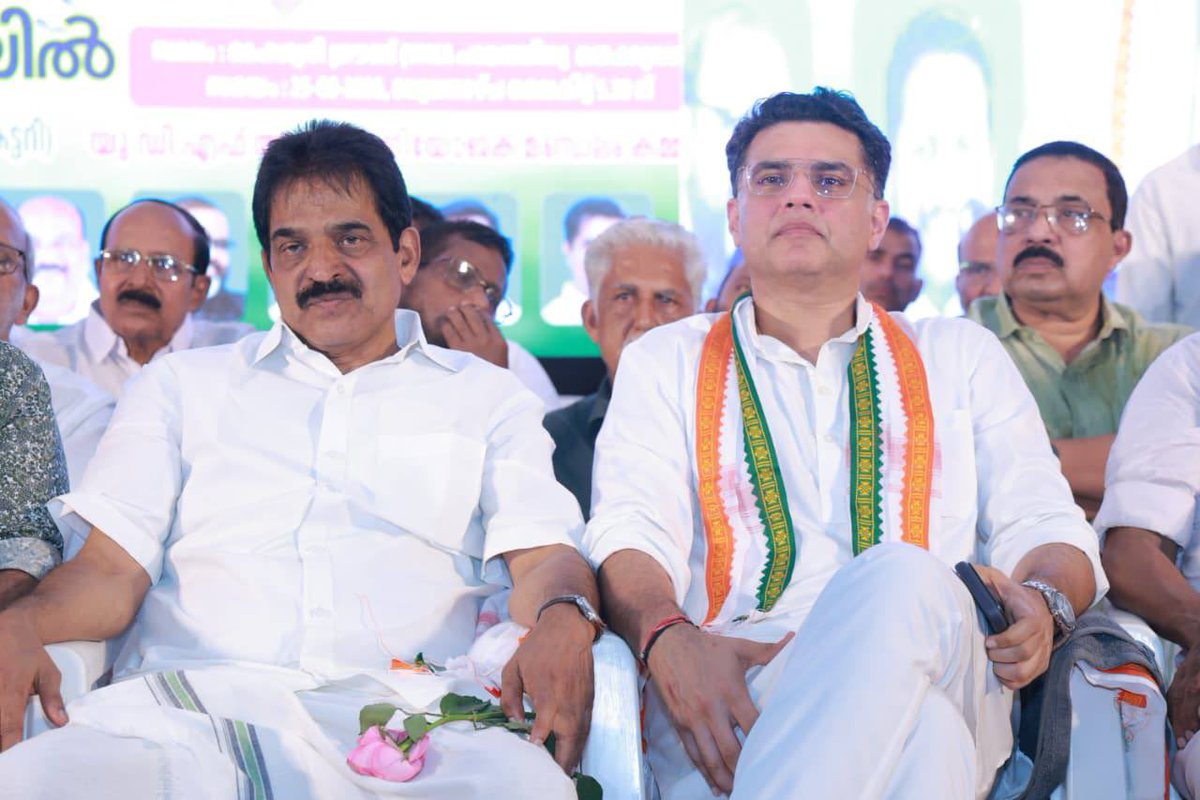 SachinPilot's tweet photo. आज पुथुयुगा यात्रा के अलप्पुझा में प्रवेश करने पर मैं @kcvenugopalmp जी और @vdsatheesan जी को शुभकामनाएं देता हूँ कि इस यात्रा का संदेश पूरे प्रदेश तक पहुँचे।

इस यात्रा को लोगों का आशीर्वाद और समर्थन मिल रहा है, और इसके माध्यम से उठाए गए महत्वपूर्ण मुद्दों का जनता तक पहुँचना बेहद आवश्यक है। भाजपा जिस प्रकार से हमारे संवैधानिक मूल्यों को कमजोर कर रही है, उसमें हमारा ध्येय यही होना चाहिए कि UDF का प्रदर्शन मज़बूत रहे। 

यह बेहद चिंताजनक है कि देश का सामाजिक ताना-बाना कमजोर पड़ रहा है, यह केरल के लोगों के लिए अवसर है कि वे एक मज़बूत सरकार का चुनाव करें, जो संवेदनशील होने के साथ-साथ प्रगतिशील भी हो। 

मुझे पूरा विश्वास है कि आने वाले समय में UDF की एक मज़बूत सरकार केरल में शपथ लेगी और प्रदेश फिर से एक बार तरक्की की राह पर आगे बढ़ेगा। 

@RahulGandhi @priyankagandhi @DeepaDasmunsi @SunnyJosephINC @INCIndia @INCKerala