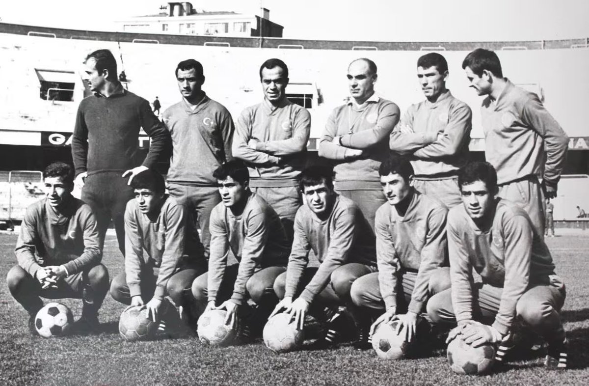 Göztepemizi 1968-1969 sezonunda olduğu gibi tekrar Avrupa sahnesine taşımak adına bütün taraftarlarımızı birlik beraberlik ortamında sevgi ve saygıyla omuz omuza güçlenmeye bir kardeşiniz bir abiniz bir arkadaşınız olarak davet ediyorum. #ODAKLAN