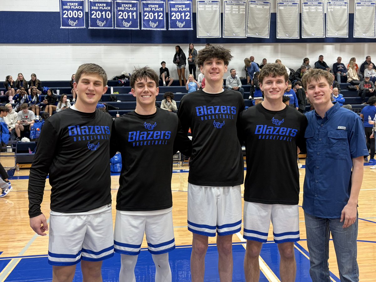 TysonAdrian12's tweet photo. Senior Night last night was everything. Wish we could have pulled out a W but was awesome celebrating with fellow seniors! Shoutout to "Cheesecake" fans. Y'all are the best! https://t.co/0Sig7cH1SM