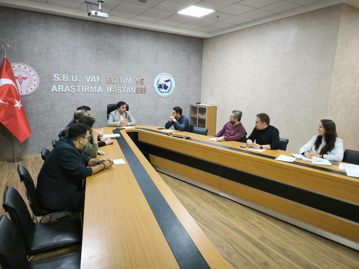 remzi_sarikaya's tweet photo. Hastanemizin eğitim faaliyetlerinin daha etkin ve geleceğe dönük bir perspektifle planlanması amacıyla düzenlenen Eğitim Planlama Kurulu (EPK) toplantımızda; klinik işleyiş süreçleri, yıllık eğitim planlamaları ve asistan hekimlerimizin eğitim ile çalışma koşullarının geliştirilmesine yönelik hususlar değerlendirilmiştir. Eğitim süreçlerinin sadece güncel ihtiyaçlara değil, uzun vadeli akademik gelişim hedeflerine katkı sağlayacak şekilde yapılandırılması konusunda görüş alışverişinde bulunulmuştur. 

Toplantıya katılım sağlayarak değerli katkı ve önerilerini paylaşan tüm hocalarımıza teşekkür eder, eğitim faaliyetlerimizin gelişimine sundukları destek için şükranlarımızı sunarız. @Dr_K_Aydin @sbuedutr
