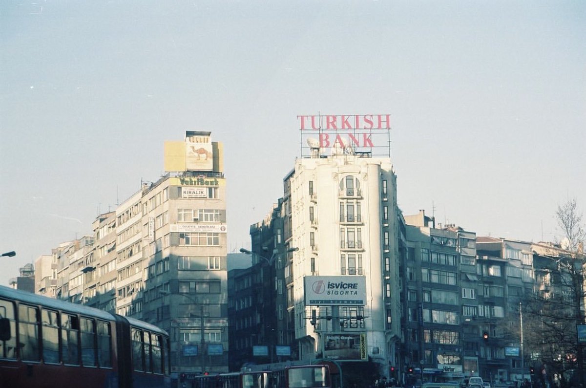 oldistguide's tweet photo. Halaskargazi Caddesi ve Vali Konağı Caddesi.

📅 1996
📍Şişli, Istanbul
📸 Selim Keskin

Halaskargazi Avenue and Vali Konağı Avenue. https://t.co/BVlVA9SFAC