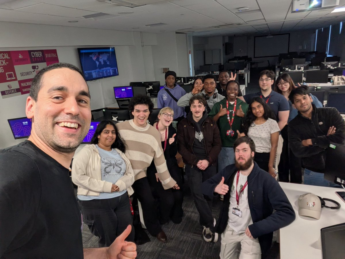 Ben_Kadel's tweet image. Had an awesome session with these wonderful legends from my old Uni, @UniofStaffs
The lovely SCS crew invited me to talk about GitHub Actions (and CI/CD in general) to these brilliant young minds!  I had so much fun &amp;amp; got to meet some great students!

#uni #cicd #presentation