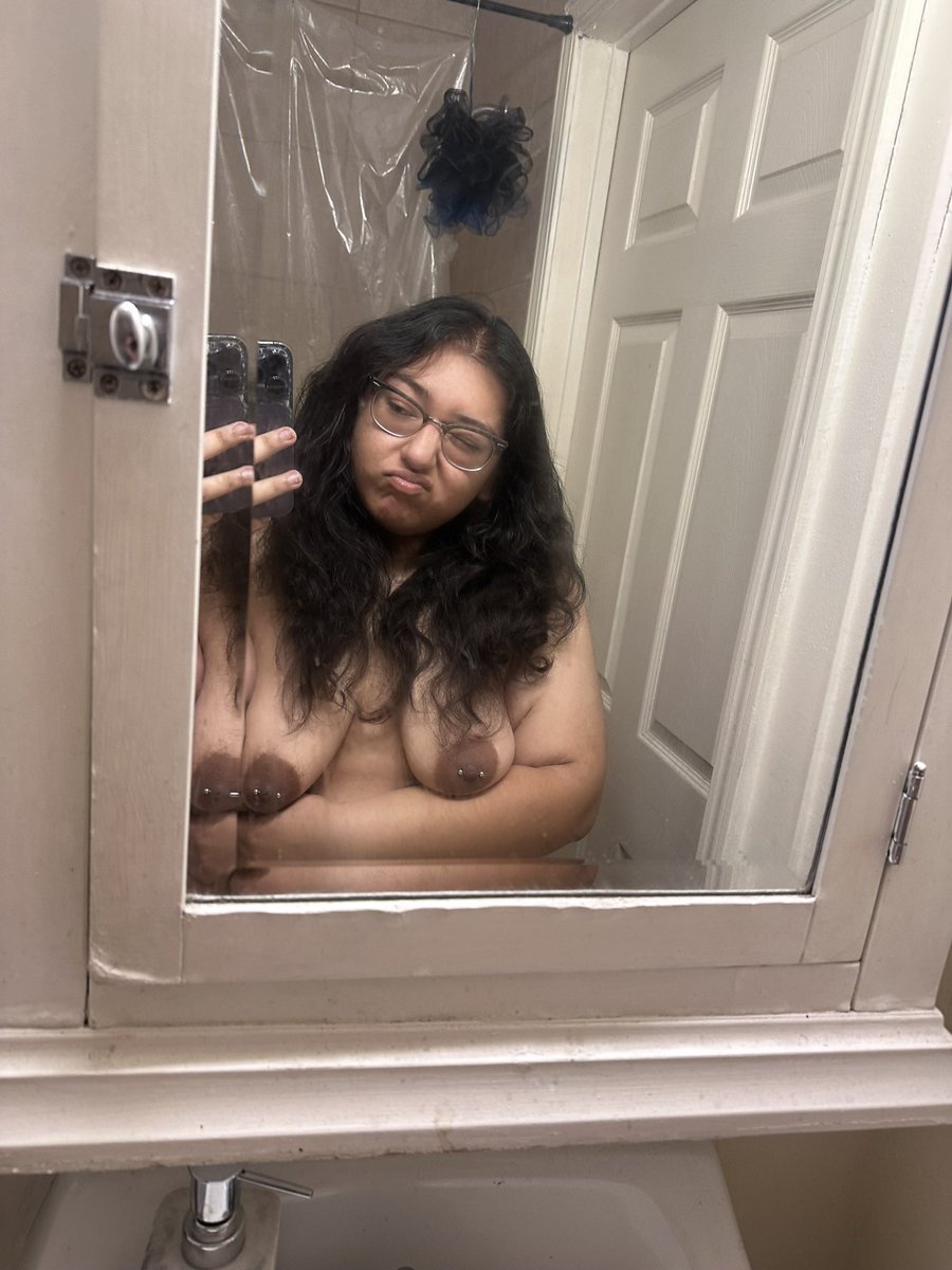 xviolaceousx's tweet photo. Good morning lovelies how are you guys 😚🙈 #nsfwtwtًً #nsfw #latina #plussize #sellingcontent #buyingcontent #sugardaddy #onlyfans https://t.co/NztMEgIUl4