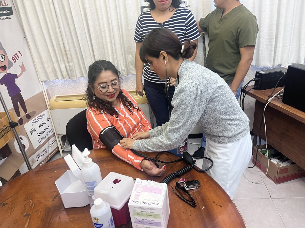 Issste_Campeche's tweet photo. La Subdelegación Médica del #IsssteCampeche en el marco del Día Naranja, llevó a cabo la jornada nutricional como parte del programa ECOS para el Bienestar, la cual se realizó gestión de peso y somatometría, con el objetivo de evaluar la salud física y promover hábitos saludables https://t.co/VgeVTgEXNT