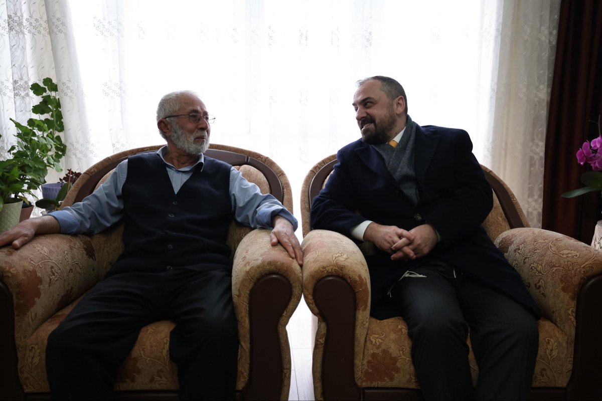 acarfaruka's tweet photo. 📍Yozgat 

Vatan size minnettar...

​Aziz şehidimiz Abdullah Bozkurt’un bizlere emaneti olan kıymetli ailesini ziyaret ettik. Mübarek Ramazan ayının maneviyatıyla dualarına ortak olduk.

İstikbalimiz için canını siper eden tüm şehitlerimizin mekanı cennet olsun. https://t.co/BZCIwlfGJr