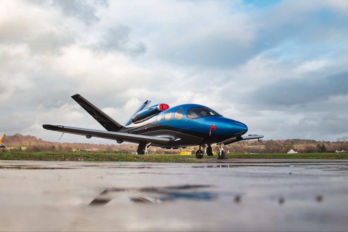 Wolverhampton Halfpenny Green Airport tweet media