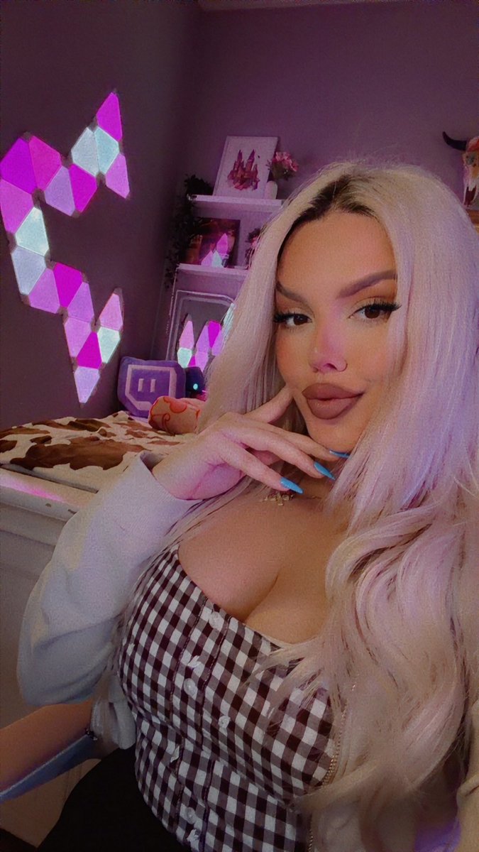 xJustGabs's tweet photo. LIVEEEE

https://t.co/mLaue2JWT2 https://t.co/DStnOrieMi