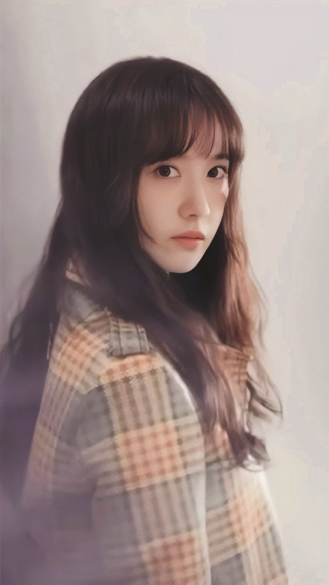 k_popstory's tweet photo. Knetz can’t stop admiring Girls’ Generation’s Yoona’s beauty for Burberry. https://t.co/9keRx3sLQK https://t.co/ArO4ZRlqen