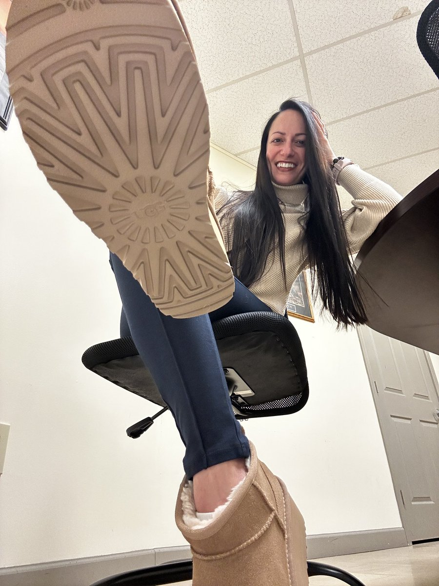 This isn’t like a ‘normal’ job 
Here, you pay me to work🤫