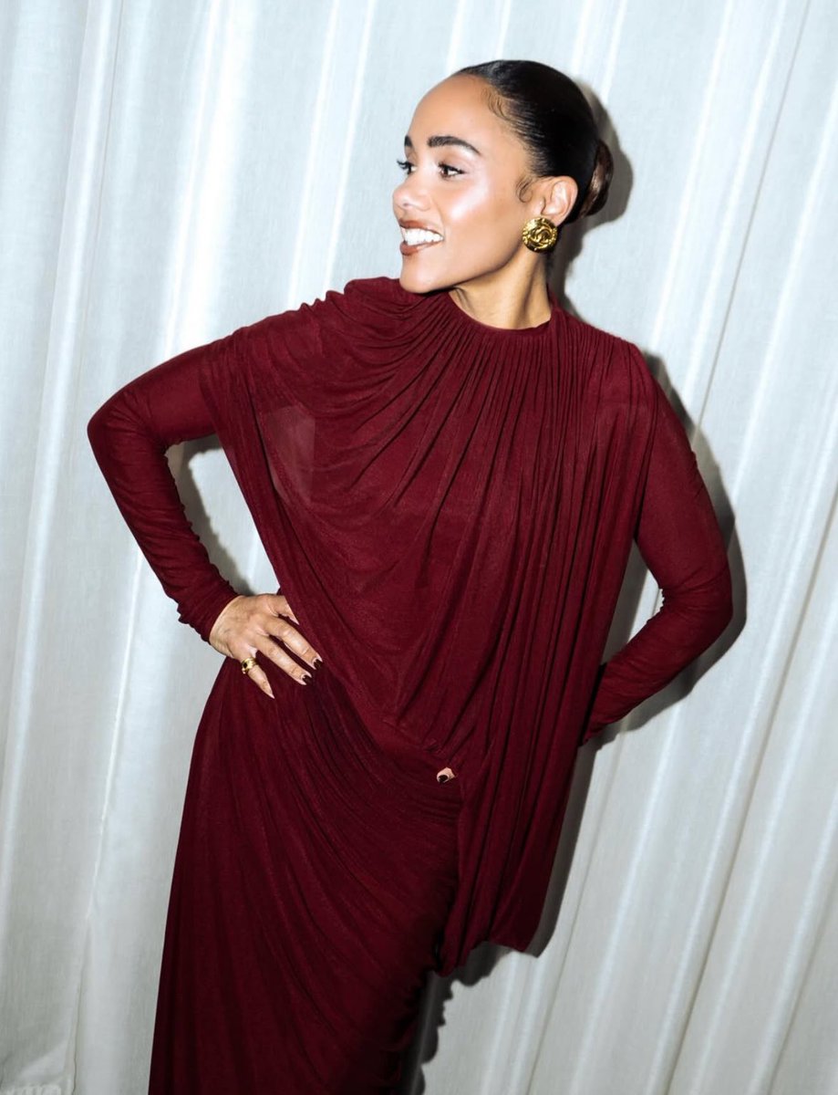 alex scott red dress Alex Scott sizzles in daring red-hot dress with plunging neckline