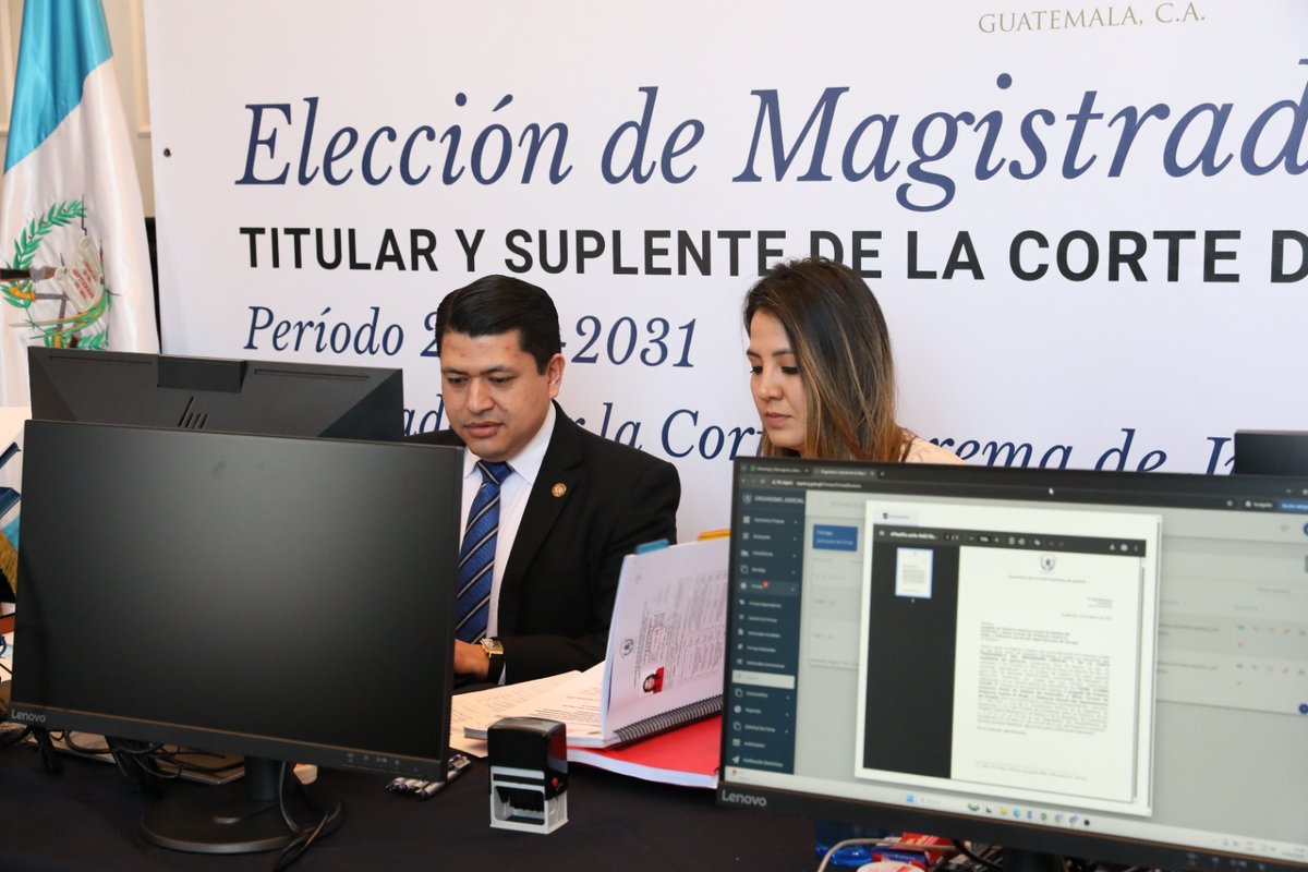 #EnElPaísDCA | La Corte Suprema de Justicia (CSJ) recibe el expediente de Horacio Enríquez Sánchez para aspirante a magistrado de la Corte de Constitucionalidad (CC) para el período 2026-2031. La recepción de los expedientes dio inicio el día 23 y estará finalizando el 27 de