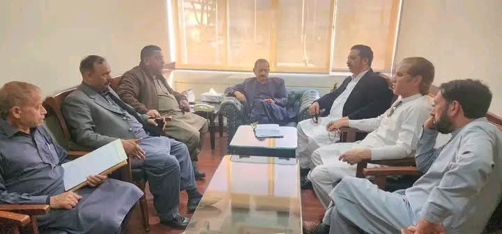 JavedAyoub's tweet photo. مظفرآباد :
وزیر جنگلات , وائلڈ لائف و فشریز و ڈویلپمنٹ اتھارٹی سردار جاوید ایوب خان سے وزیر اعظم آزادکشمیر کے ترجمان شوکت جاوید میر ، مرکزی ڈپٹی سیکرٹری جنرل پاکستان پیپلز پارٹی چوہدری نذیر انقلابی و دیگر ملاقات کر رہے ہیں ۔
#AJKPPP
#PPPVision
#AzadKashmir https://t.co/NbhzB6SJ7K