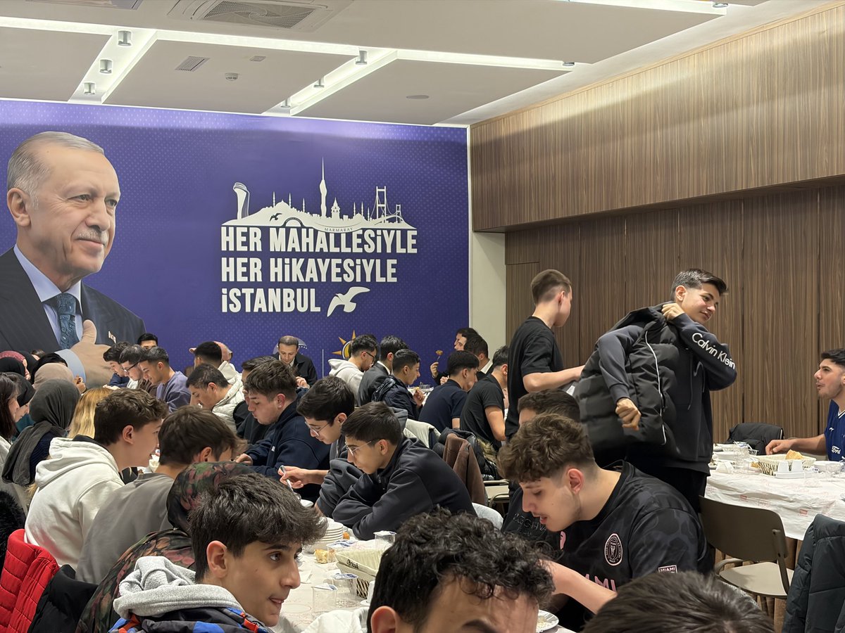 Mübarek Ramazan’ın rahmet ve bereket ikliminde, geleneksel gençlik iftarımızı bu yıl da ilçe başkanlığımızda gerçekleştirdik.

Ankara Milletvekilimiz <a href="/ZehraNurAydemr/">Zehranur Aydemir</a> , İlçe Başkanımız <a href="/kasimfirat/">Kasım Fırat</a> , Gençlik Kolları Başkanımız <a href="/MehmetkurtulsAK/">Mehmet İkbal Kurtuluş</a> ve genç arkadaşlarımızla buluştuk.