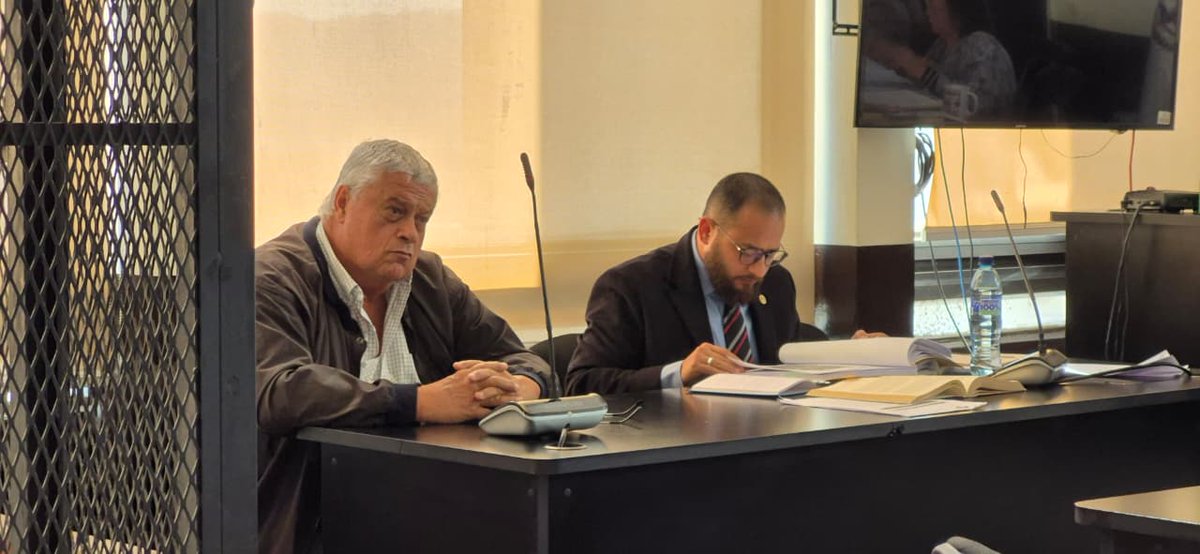 #AHORA Juzgado de Mayor Riesgo "D" condenó a más de cinco años de prisión conmutables al exdirector de Caminos, Álvaro Castillo Valdez, vinculado al caso conocido como "Libramiento de Chimaltenango". Además, se le impuso el pago de Q300 mil en concepto de reparación digna, por la