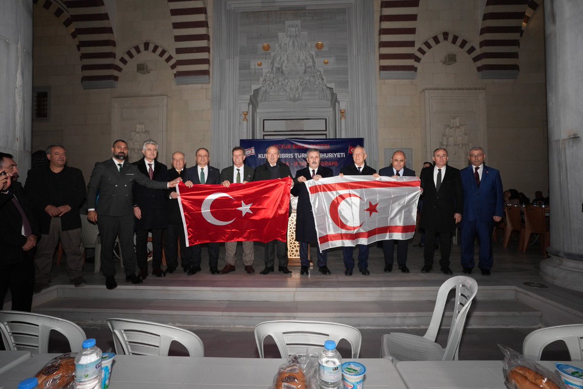 Kuzey Kıbrıs Türk Cumhuriyeti’nde düzenlediğimiz “Birliğin ve Kardeşliğin Sofrası” iftar programımıza katılım sağladık. 

Her Ramazan olduğu gibi bu Ramazanda da gönül coğrafyalarımızda iftarlar düzenliyor, can kardeşlerimizle ekmeğimizi bölüşüyoruz. 11 ayın Sultanı Ramazan
