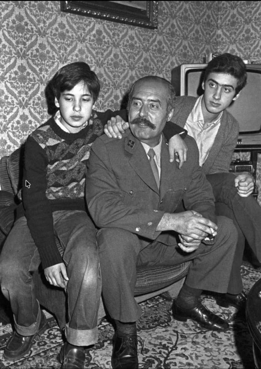 Ha muerto el Teniente Coronel D. Antonio Tejero Molina. 
Un hombre de honor, de una fe inquebrantable y un gran amor a España. 

Que Dios le dé la paz que los hombres le han negado.