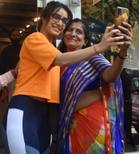 shraddhasmehnaz's tweet photo. She remains grounded while touching greater heights each year.

16 YEARS OF SHRADDHA KAPOOR https://t.co/OSJHp158MA