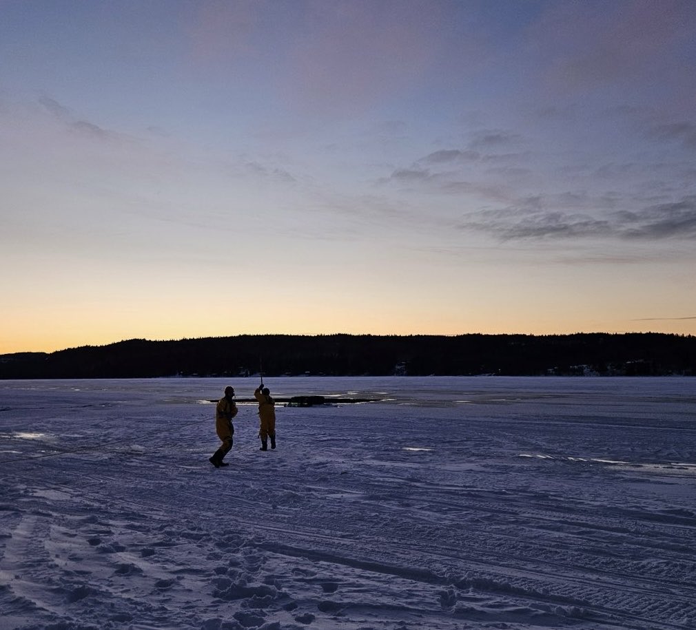 #RCMPNB would like to advise the public that police are aware of a side-by-side that has gone through the ice and is partially submerged near the 380 section of Model Farm Road in #Quispamsis. No injuries have been reported in connection with the incident, (1/2)