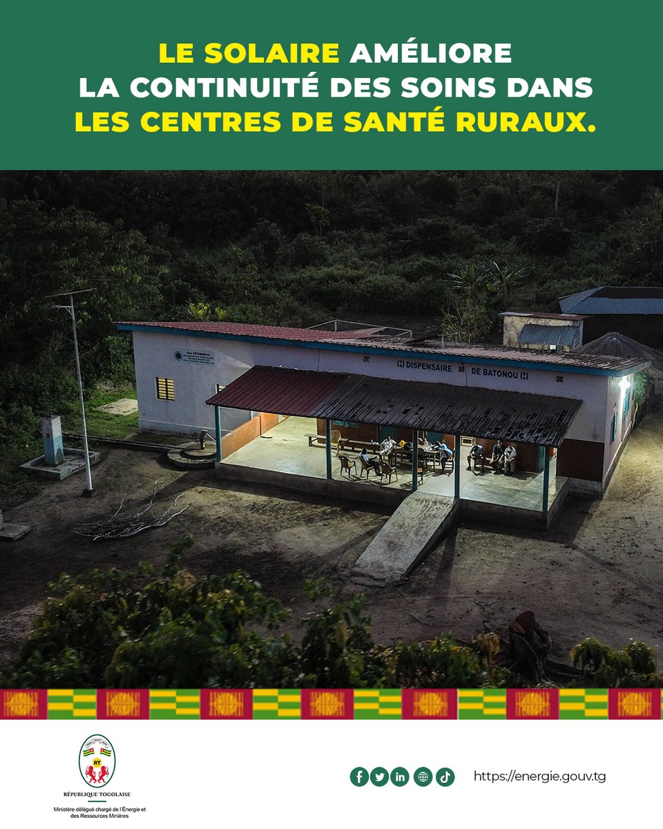 mineenergie_tg's tweet photo. ☀ 𝐋𝐞 𝐬𝐨𝐥𝐚𝐢𝐫𝐞 𝐚𝐦𝐞́𝐥𝐢𝐨𝐫𝐞 𝐥𝐚 𝐜𝐨𝐧𝐭𝐢𝐧𝐮𝐢𝐭𝐞́ 𝐝𝐞𝐬 𝐬𝐨𝐢𝐧𝐬 𝐝𝐚𝐧𝐬 𝐥𝐞𝐬 🏥 𝐜𝐞𝐧𝐭𝐫𝐞𝐬 𝐝𝐞 𝐬𝐚𝐧𝐭𝐞́ 𝐫𝐮𝐫𝐚𝐮𝐱.

En zone rurale, l’accès à l’#électricité conditionne la continuité des soins, de jour comme de nuit. Le volet social du programme #Cizo (#PRAVOST) y répond en dotant les formations sanitaires de solutions solaires adaptées, au service de la santé publique au Togo.

L’impact du déploiement du solaire est concret pour des communautés :

✅ 314 centres de santé sont désormais entièrement électrifiés grâce à des solutions hors réseau.

✅ L’installation de 122 chauffe-eaux solaires garantit une hygiène renforcée et un confort indispensable pour les soins aux patients et aux nouveau-nés.

✅ Le déploiement en cours de 400 systèmes de pompage solaire pour l'adduction d'eau potable vient compléter ce dispositif pour assurer la sécurité hydrique des infrastructures sanitaires.

Ce volet social, doté d'un budget de 7,9 milliards de FCFA (dont 6,6 milliards apportés par l’Union Européenne), illustre la volonté de l'État de ne laisser aucun citoyen de côté.

En 2026, l’accès à une santé de qualité pour chaque Togolais passe aussi  par l’accès à une énergie propre, durable.

#Electrificationrurale #Electricitepourtous #ElectriciteTogo #Energiesolaire #MinesetEnergie #Developpement #Togo

📷 Crédit photo : African Development Bank Group (AfDB) Projects

Togo - Batonou // Vue aérienne fin de journée sur le centre de santé de Batonou.

@GouvTg @Groupe_AfDB @AmbUETogo