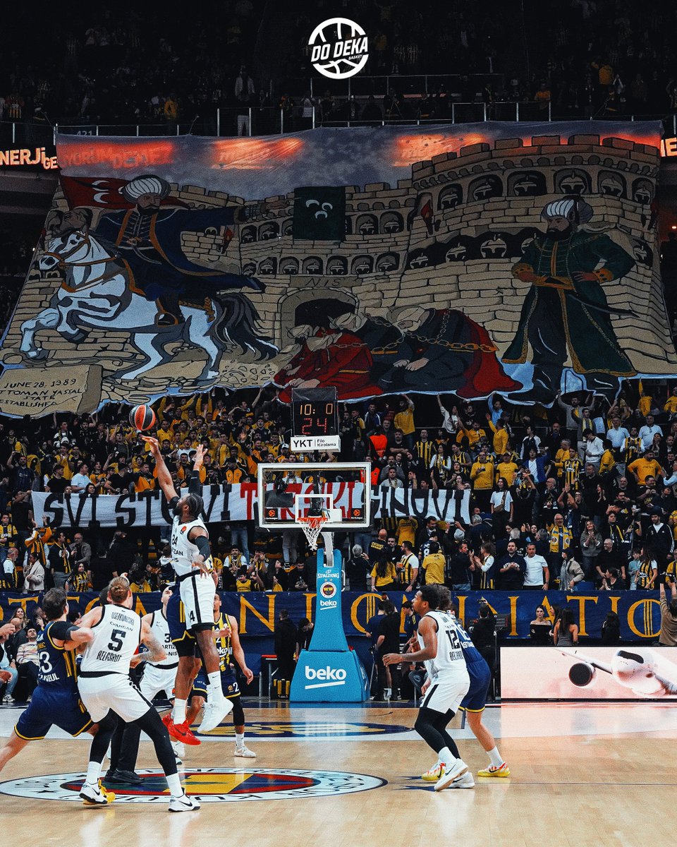 Fenerbahçe taraftarlarının Partizan maçı öncesi açtığı pankart 👀

"Hepiniz Türksünüz"