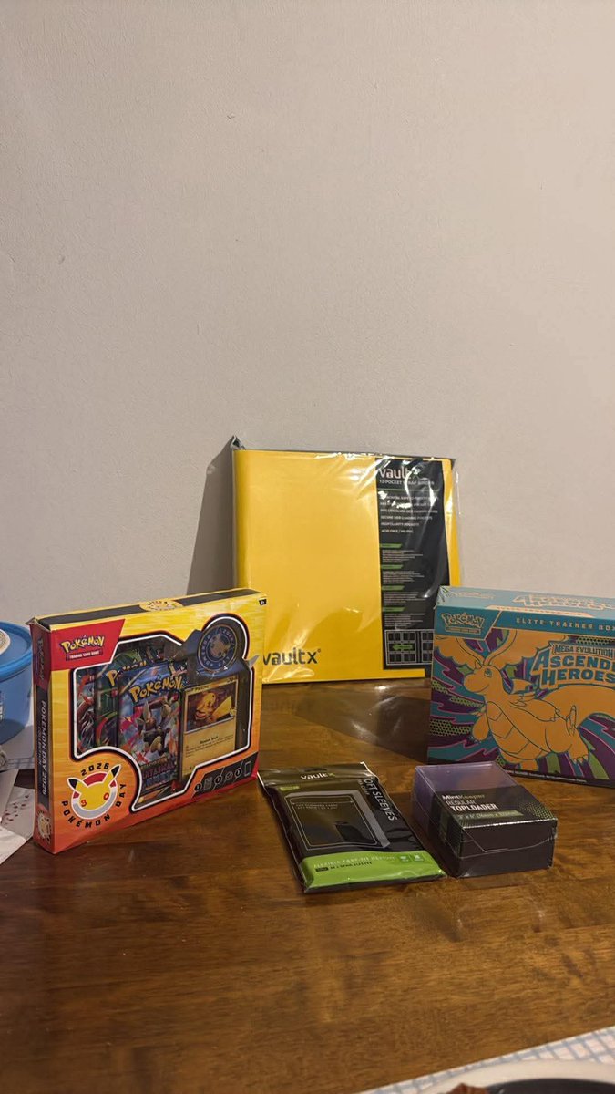 DarrenTanton1's tweet photo. Wish me luck! #Pokemon #Pokemon30 https://t.co/1c4YWOlQzT