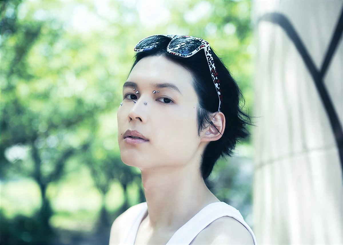 同じ人、べつの美しさ。

#松村北斗