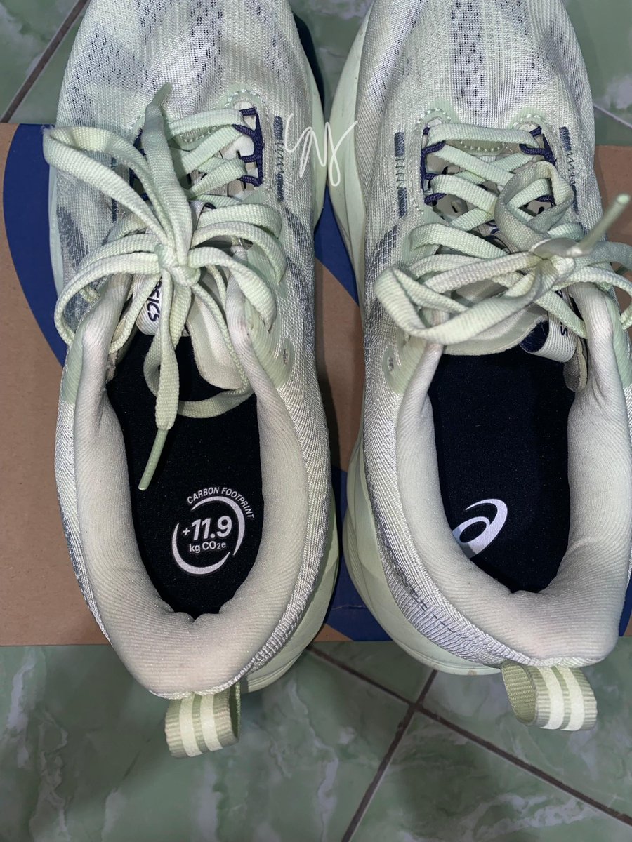 [HELP RT &amp; LIKE] 
WTS ASICS NOVABLAST 5 WHISPEER GREEN/MONUMENT BLUE PRELOVED

1.5jt NETT

📍jaktim
🍊shopee, gratong
🔖 pake wm takut dicuri 
#zonauang #zonajajan #preloved