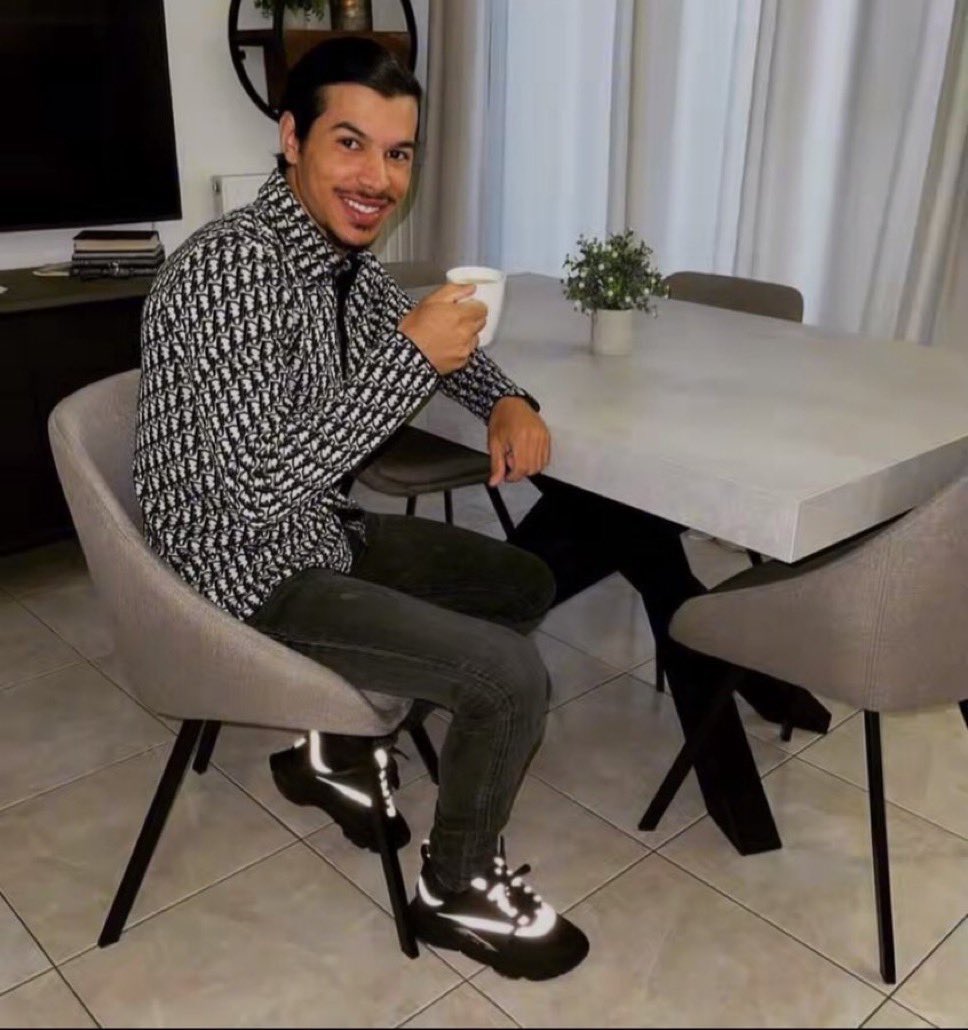 ahahah sa fait 6h j’ai pas tweet je vous ai manqué les gars ??