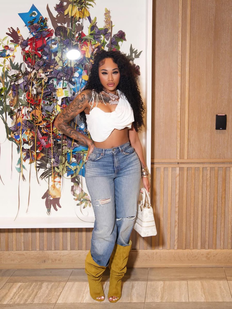 wavecheckers's tweet image. Jania took the kids to the New Orleans Pelicans game to support Dejounte Murray 🏀❤️