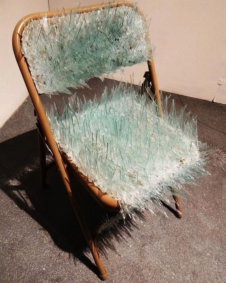 comfortcafex's tweet photo. Who deserves to sit on this chair? https://t.co/2h1NexTSdy