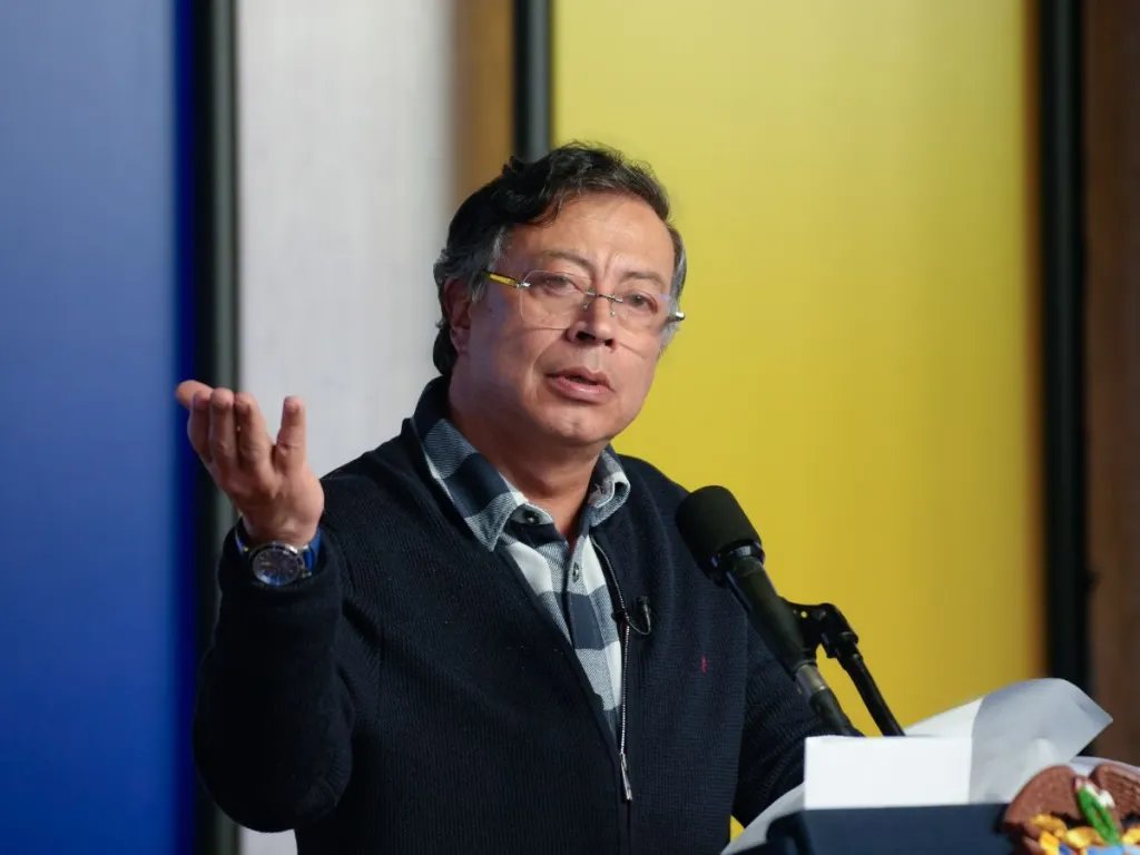 🗳️<a href="/petrogustavo/">Gustavo Petro</a> ha publicado más de 25 trinos sembrando dudas sobre las elecciones.

Ahora habla de "fraude de algoritmos" y exige que se entregue el código fuente del software de escrutinio.

El #DetectorDeMentiras revisó sus afirmaciones: la mayoría son engañosas o falsas.

🧵.