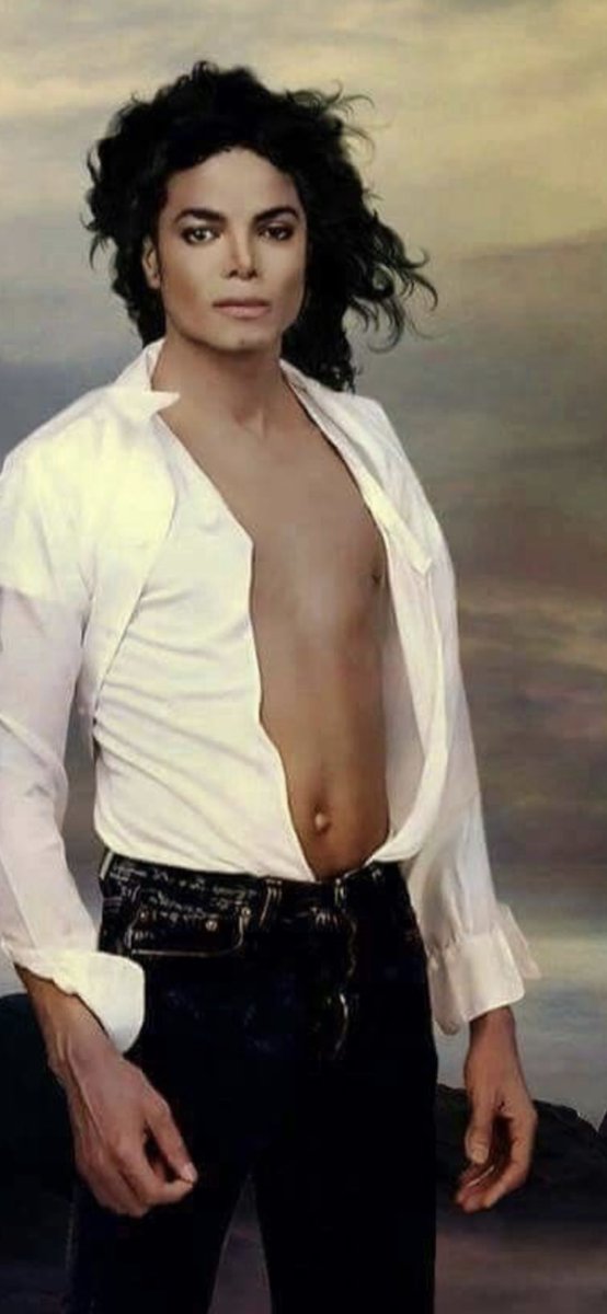 racksc1ty's tweet photo. @Merchimaaa Example of when body make up covered his vitiligo https://t.co/fdMn6xW40g