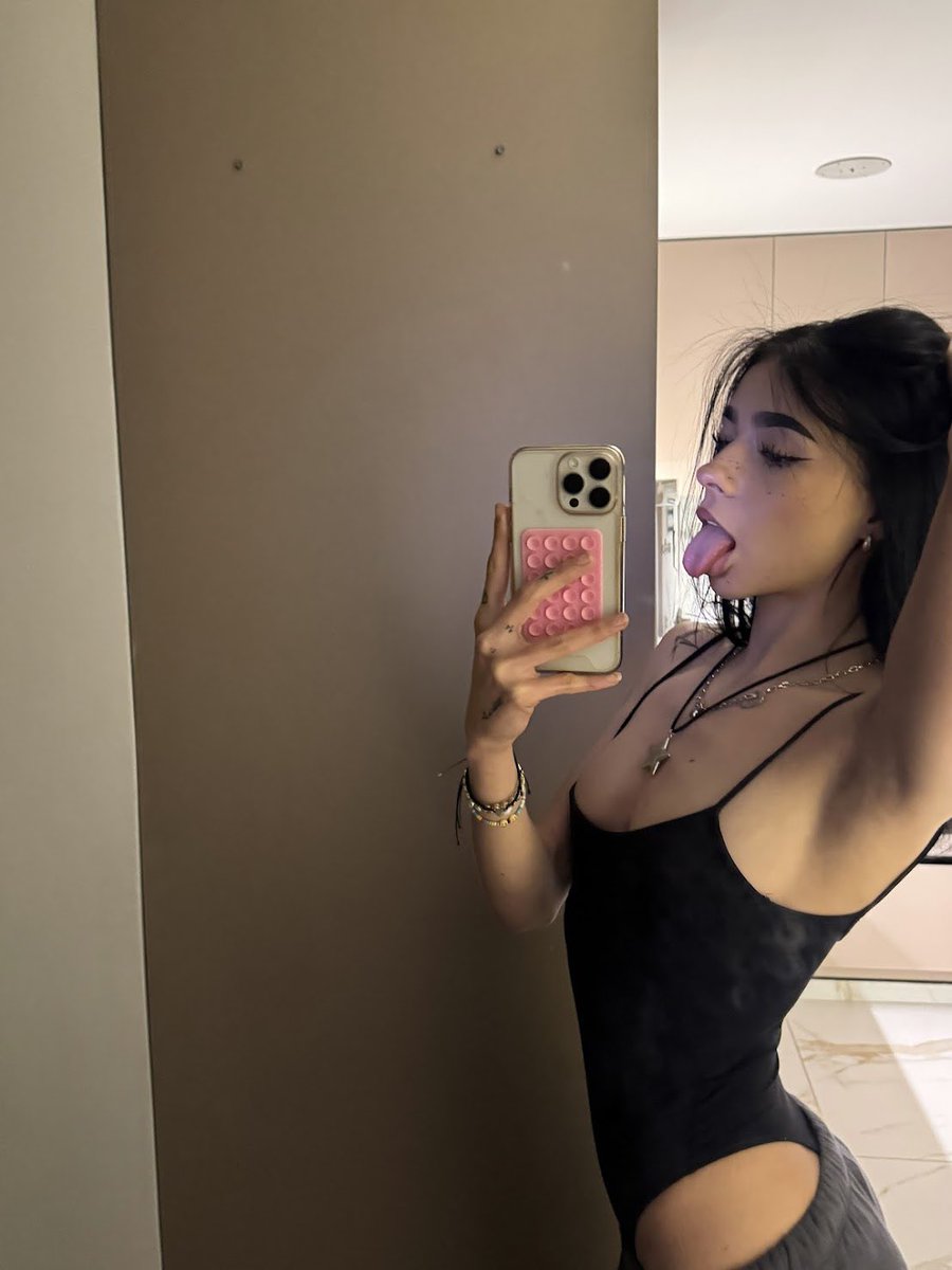 Reply ”yes” for a surprise DM💞🇸🇪 (I’m serious)